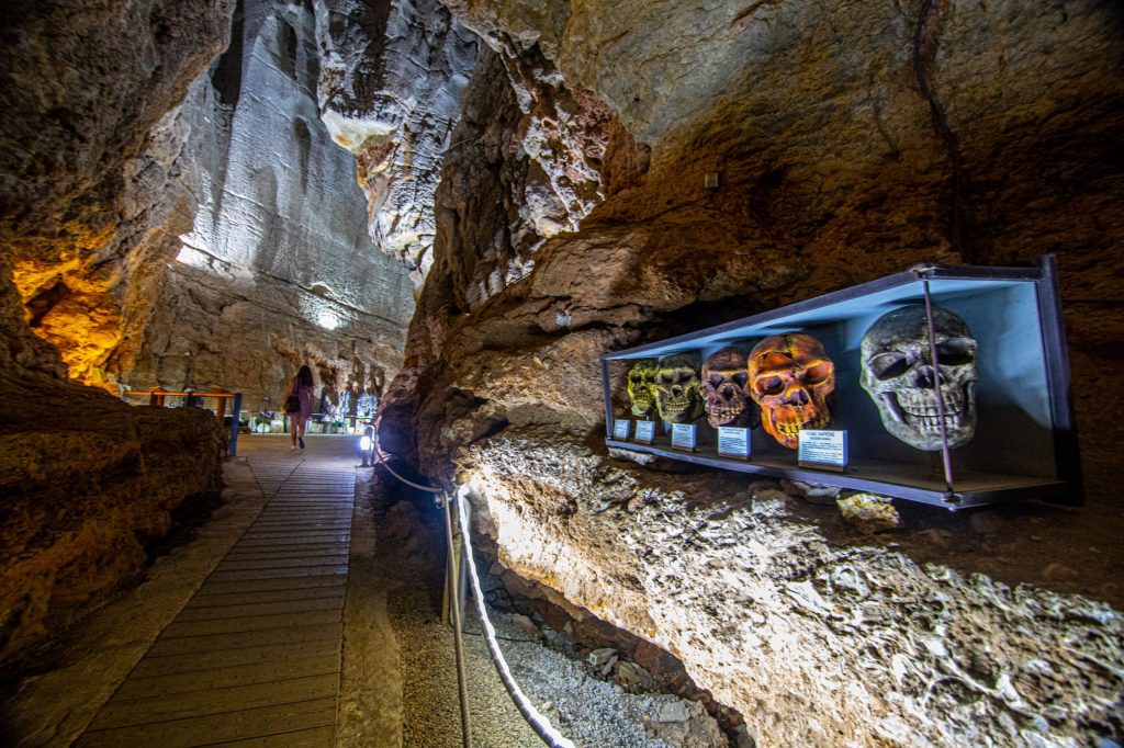 Cueva de las Calaveras — photo 2